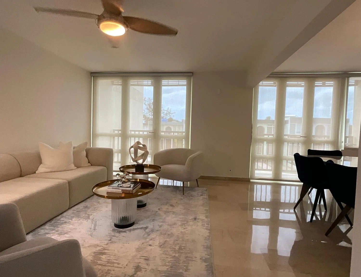 4 bed, 2.5 bath, 2000 sqft, $4,200 — Photo 1