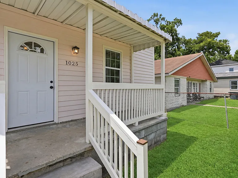 1025 Elliott Ave — Photo 4