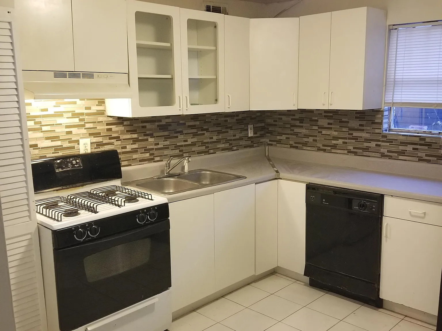 1 bed, 750 sqft, $1,250 — Photo 2