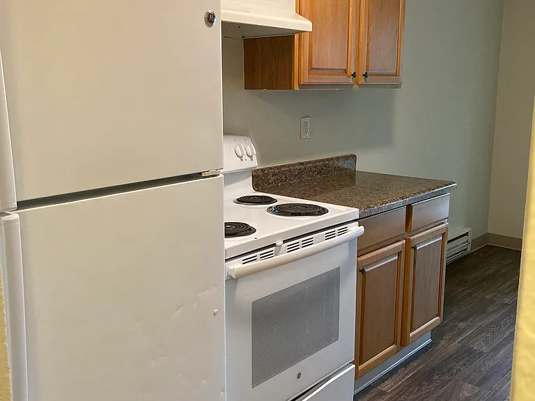 Laurel Court Apartments — Photo 19