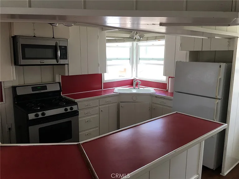 435 1/2 Heliotrope Ave — Photo 14