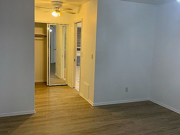 3rd image of 559 Mount Vernon Dr