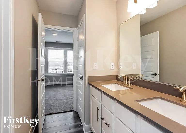 2229 W 171st St — Photo 9
