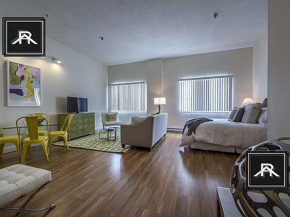 5th image of 1077 Commonwealth Ave #402