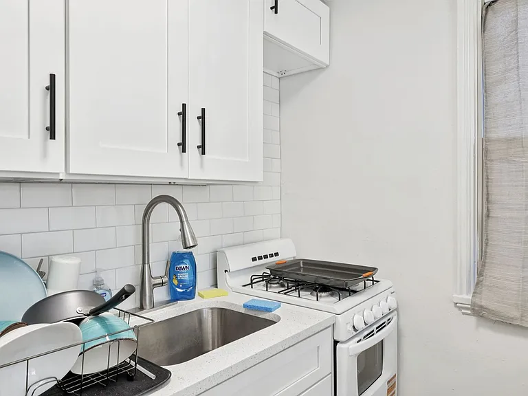 Charming 1, 2, and 3-Bedroom Townhomes in a Quiet Pittsburgh Neighborhood — Photo 22