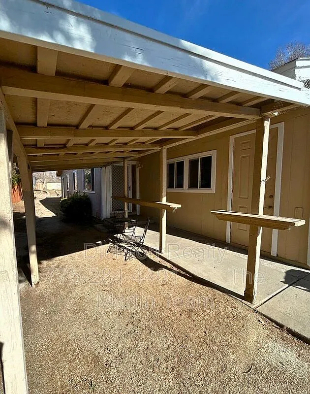 3 bed, 2.0 bath, 1056 sqft, $2,100 — Photo 2
