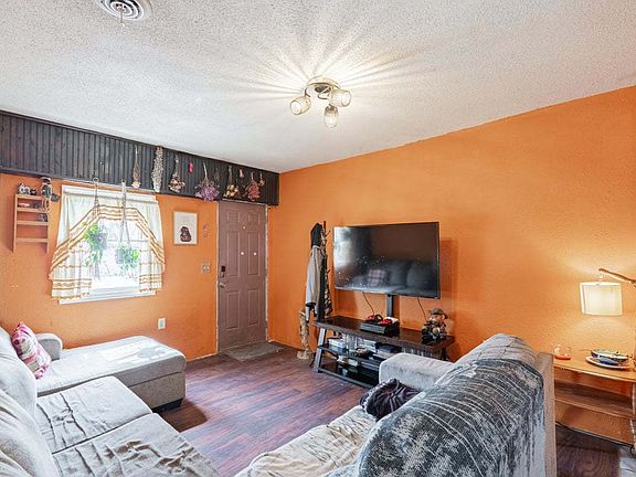 4th image of 202 E Jones St