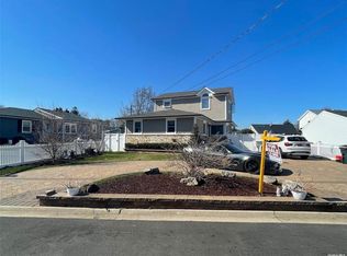 536 9th St, West Babylon, NY 11704