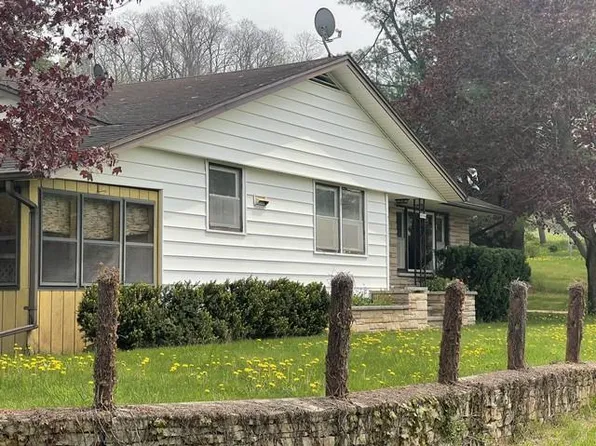 N9794 STATE HIGHWAY 49, Iola, WI 54945