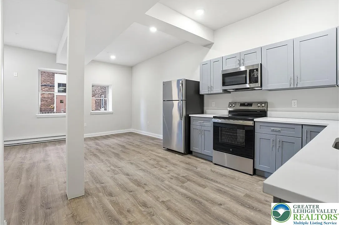 1 bed, 1.0 bath, 650 sqft, $1,450 — Photo 2