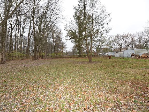 5th image of 1357 Finch Ln