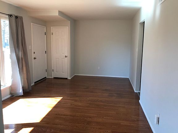 3rd image of 631 Holiday Ave