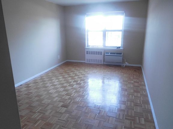 3rd image of 16-70 Bell Blvd #628