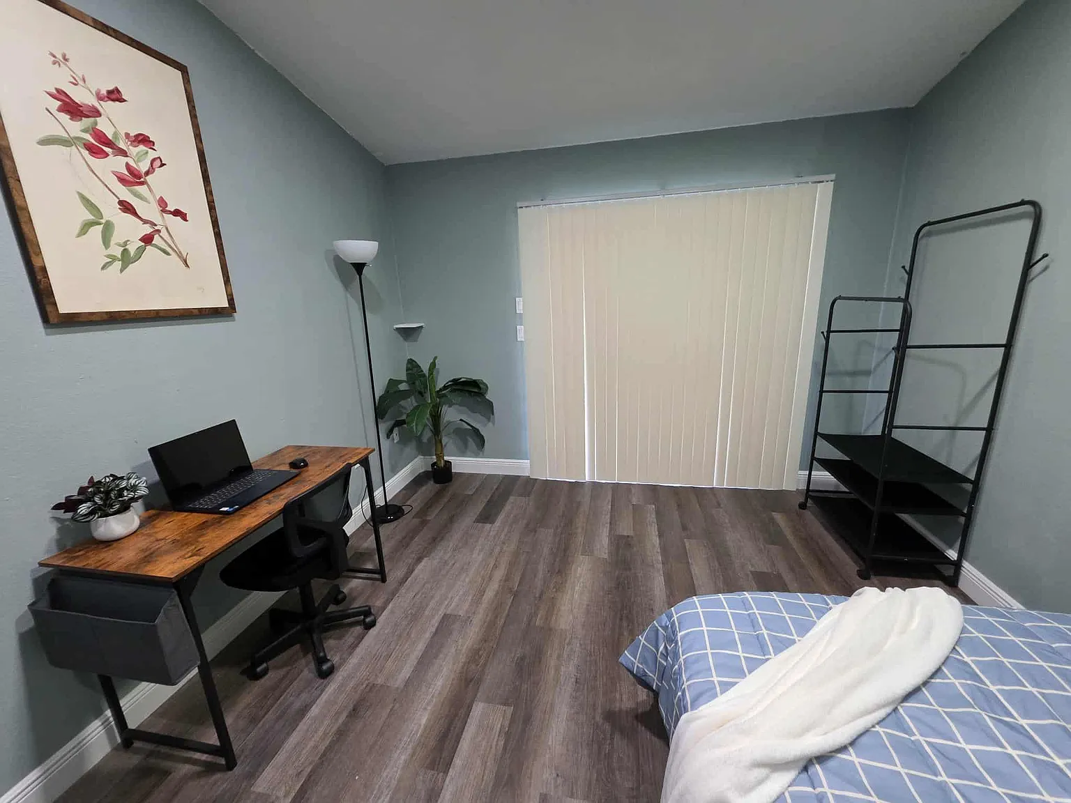 4 bed, 2.0 bath, 2163 sqft, $910 — Photo 4