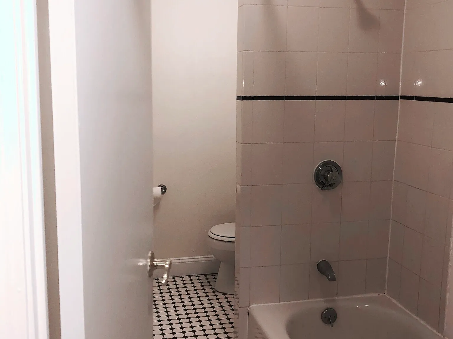 2 bed, 1.0 bath, $2,600 — Photo 4