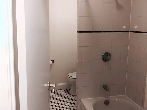 4th image of 6 Alberta Ter APT 4