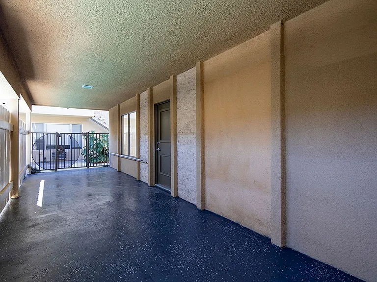 Four Winds Apartments — Photo 4