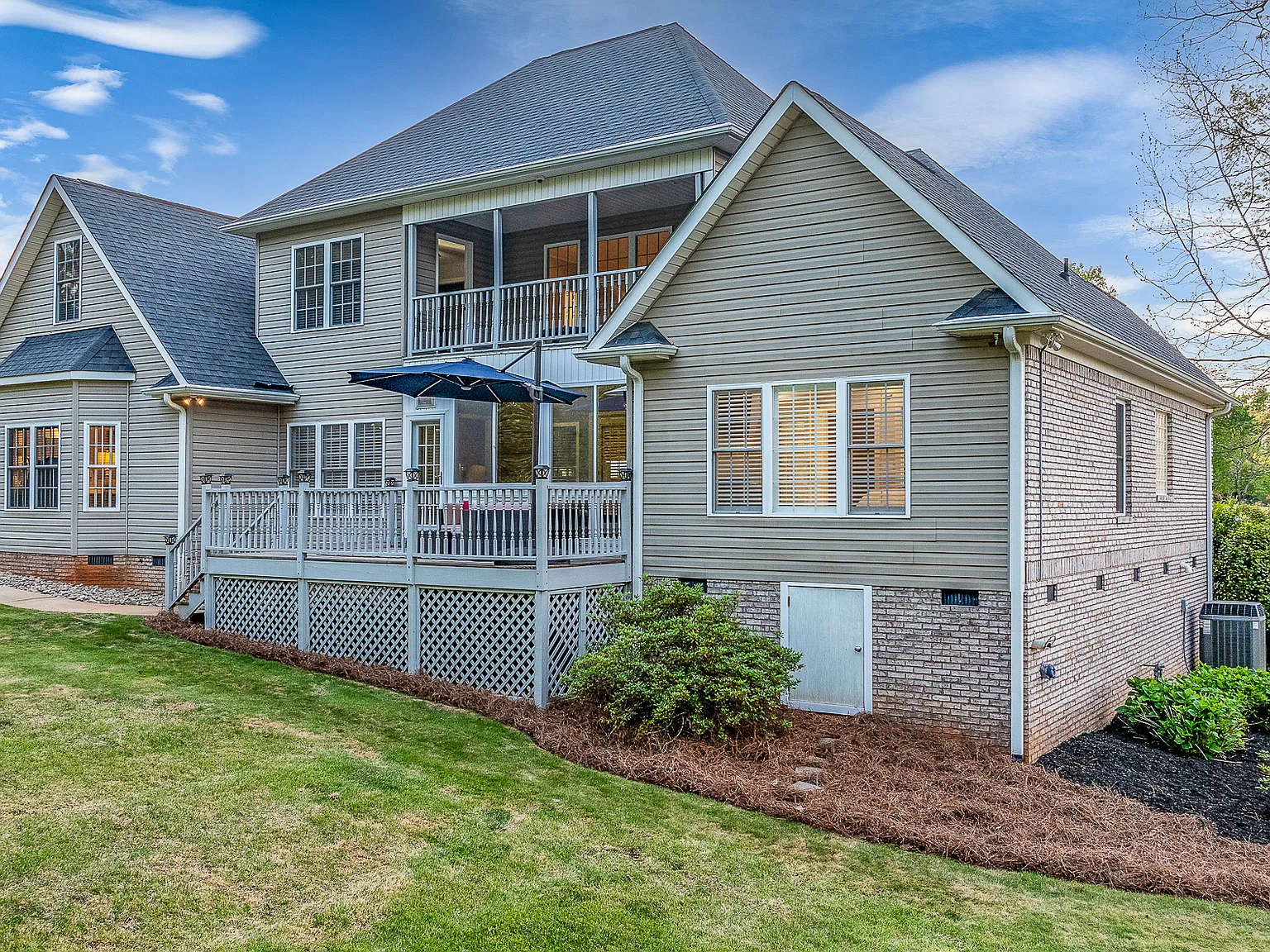 5 bed, 3.5 bath, 3263 sqft, $3,600 — Photo 4