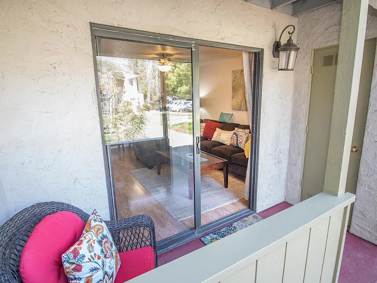 Pomona West Student Apartments — Photo 11