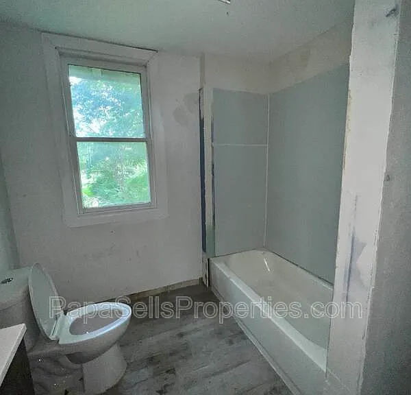 327 E Stuart Ave — Photo 11