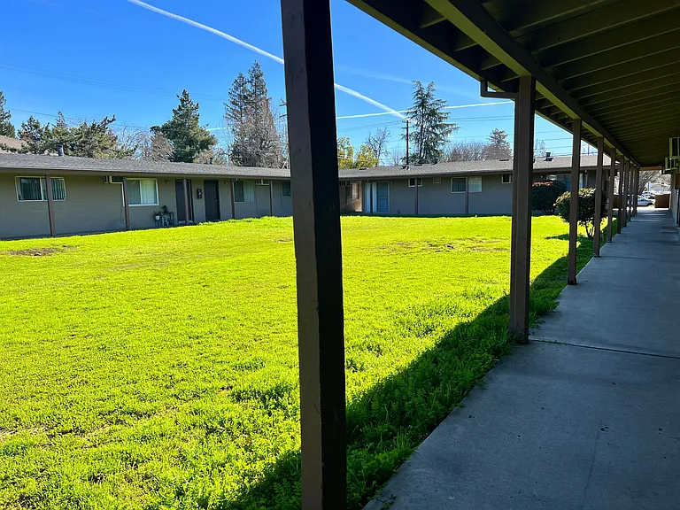 Parkside Apartments — Photo 1