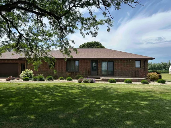 70 N Main St, La Moille, IL 61330