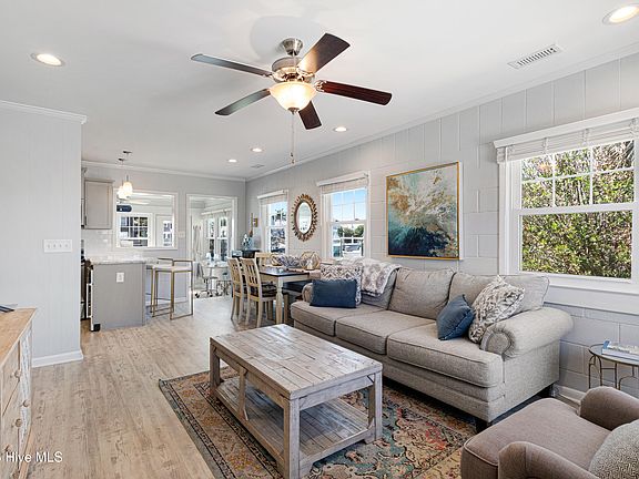 5th image of 213 W Bogue Sound Drive