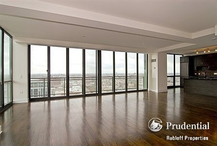 3rd image of 670 W Wayman St #2103