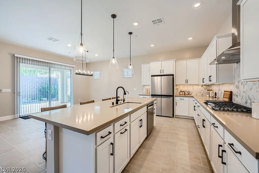 3 bed, 3.0 bath, 2355 sqft, $3,600 — Photo 4
