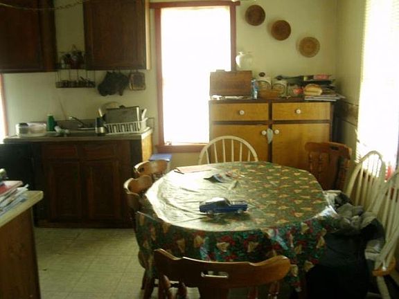 Eat-in Kitchn/Dining Area