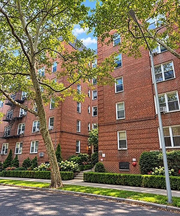 1st image of 2552 E 7th St APT 2J