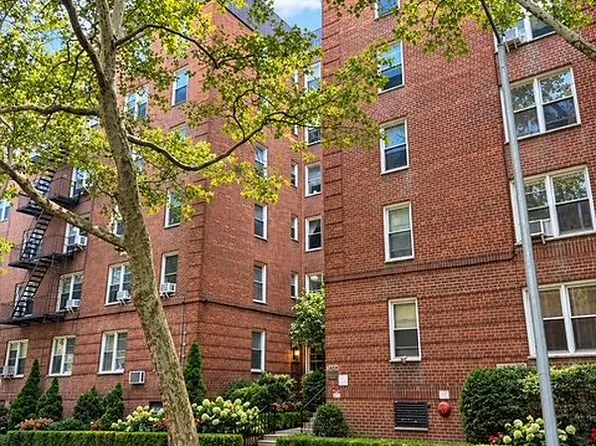 2552 E 7th St APT 2J, Brooklyn, NY 11235
