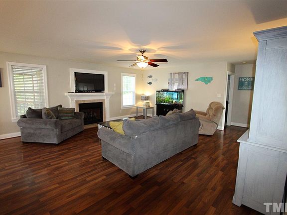 4th image of 210 Farrington Dr