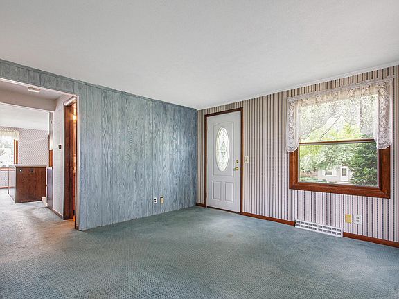 3rd image of 4278 Bell Ave NE