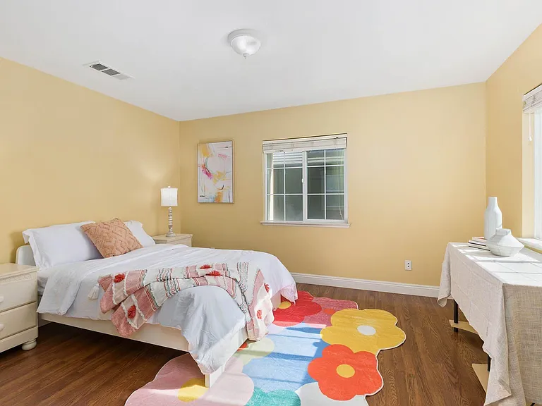 7597 Freestone Ct — Photo 6