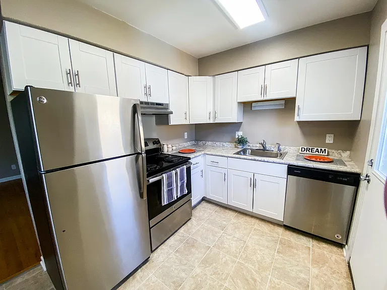 921 Magnolia Ln #4 — Photo 1