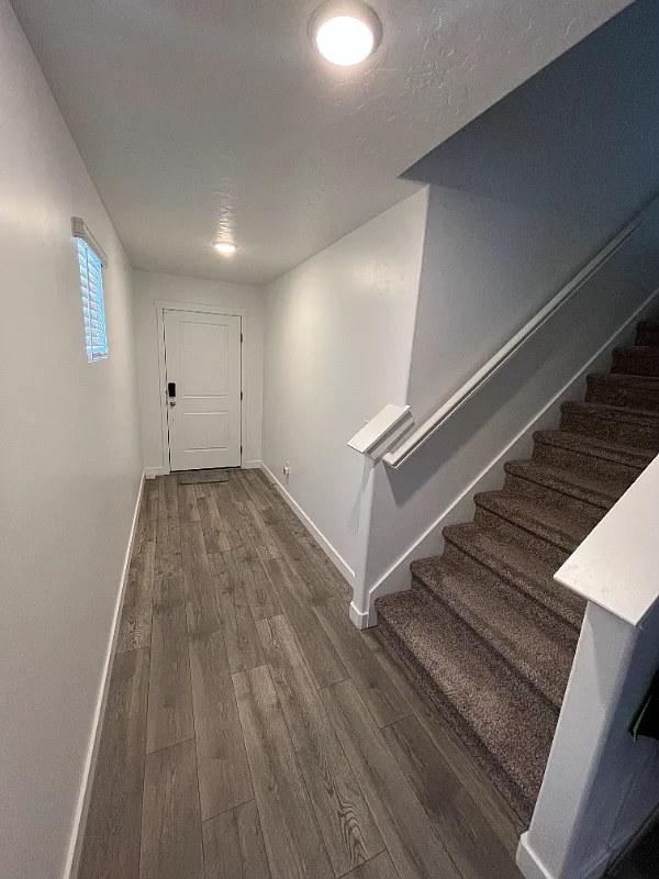 3 bed, 2.5 bath, 2170 sqft, $2,200 — Photo 2
