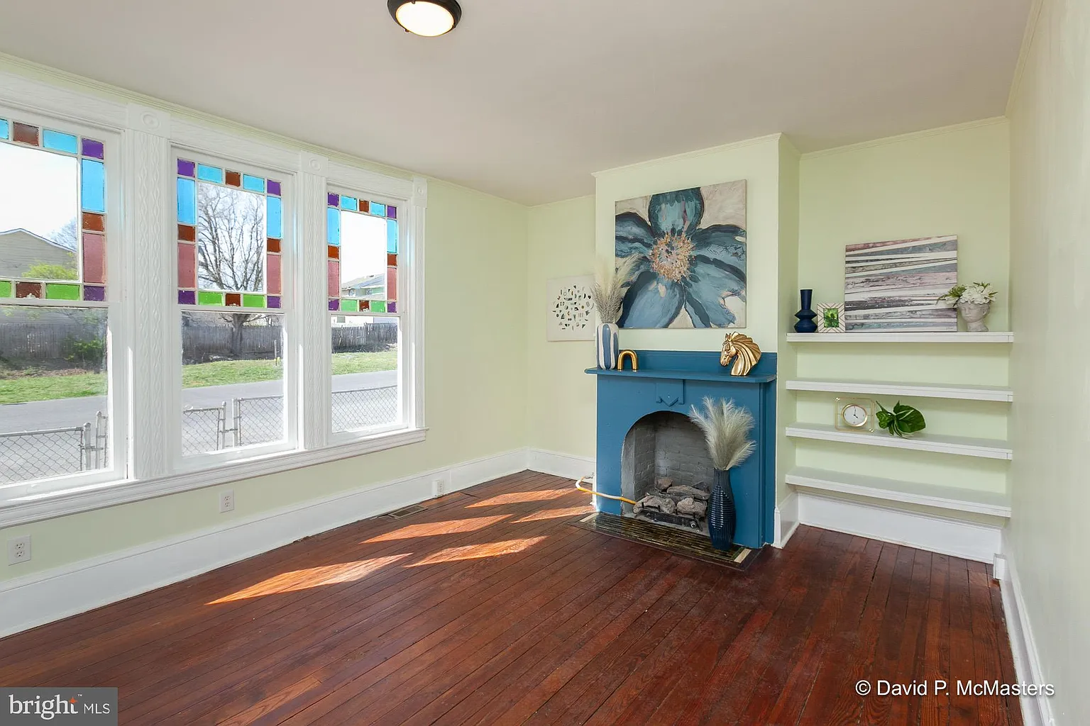 530 W Burke St photo 1