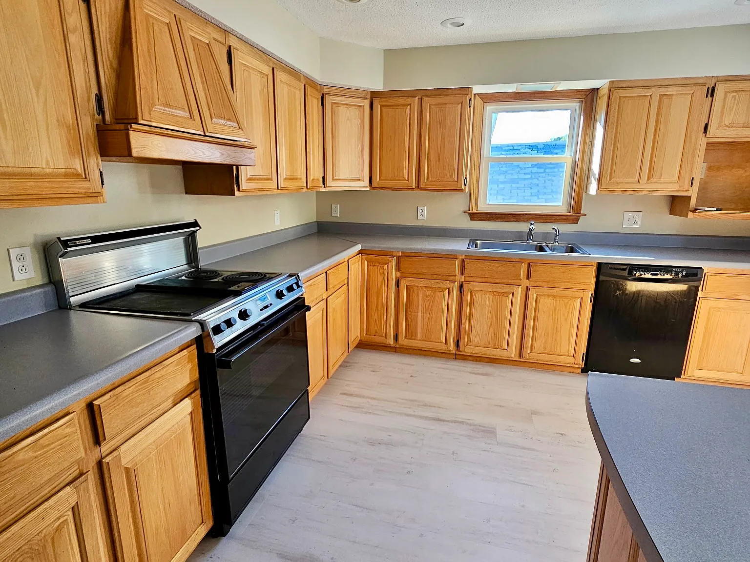 3 bed, 1680 sqft, $2,500 — Photo 3