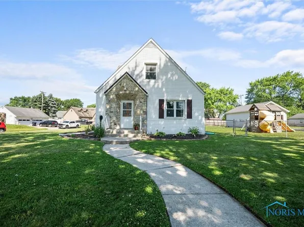 1674 Norcross Dr, Oregon, OH 43616