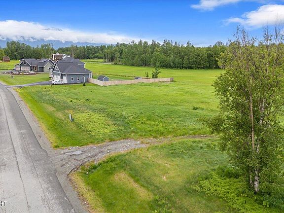 2nd image of 1462 N River Rock Cir