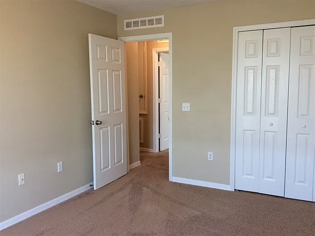 401 Blake Ave — Photo 23