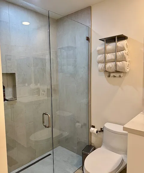 Guest shower.