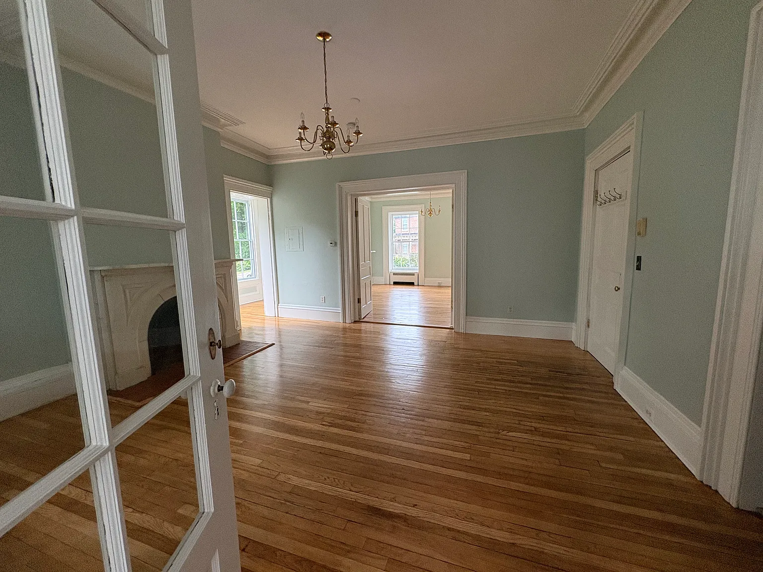 1 bed, 900 sqft, $1,800 — Photo 2