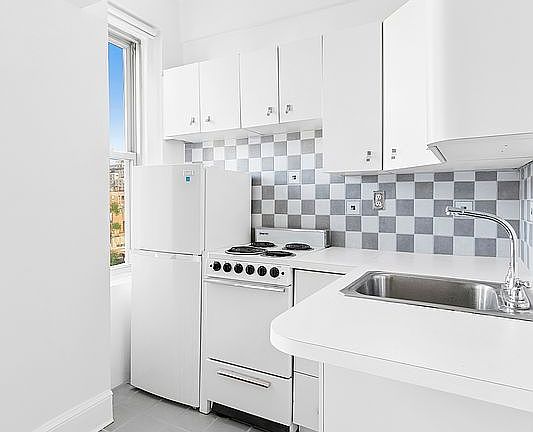 3rd image of 24 5th Ave APT 831