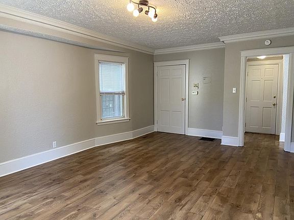 4th image of 305 S 1st St APT 1