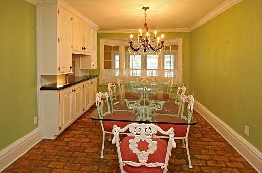 Breakfast room