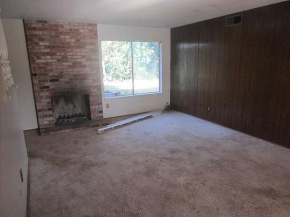 3rd image of 4900 Papaya Dr