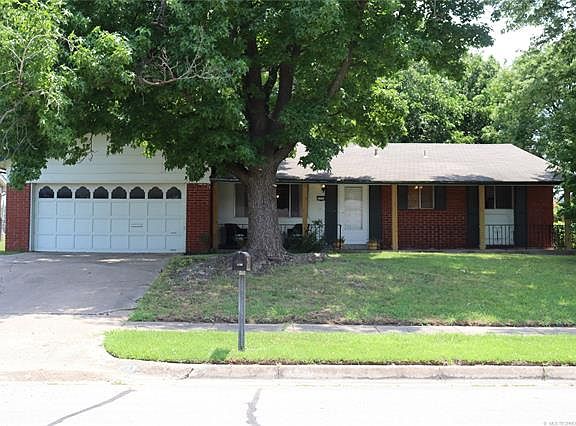2nd image of 1133 N Fern Ave