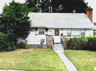 222 Nevada St, Hicksville, NY 11801